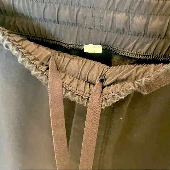 Lululemon Connector Short in Black size Medium - Picture 6 of 10